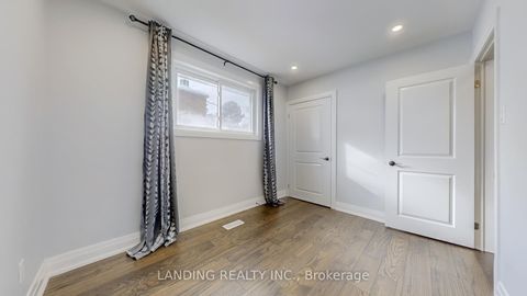 Photo 14 at 32 Lailey Crescent, Willowdale East, Toronto