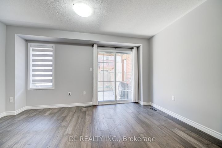 Photo 5 at 103 Thoroughbred Way, Berczy, Markham