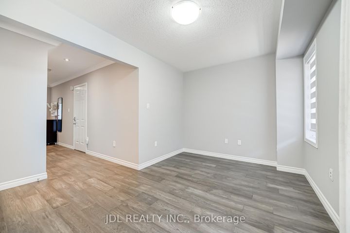 Photo 7 at 103 Thoroughbred Way, Berczy, Markham