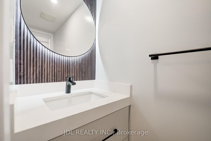 Photo 8 at 103 Thoroughbred Way, Berczy, Markham