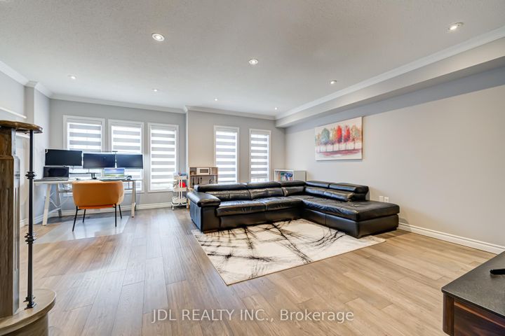 Photo 9 at 103 Thoroughbred Way, Berczy, Markham