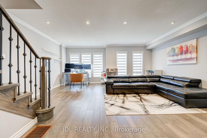 Photo 10 at 103 Thoroughbred Way, Berczy, Markham