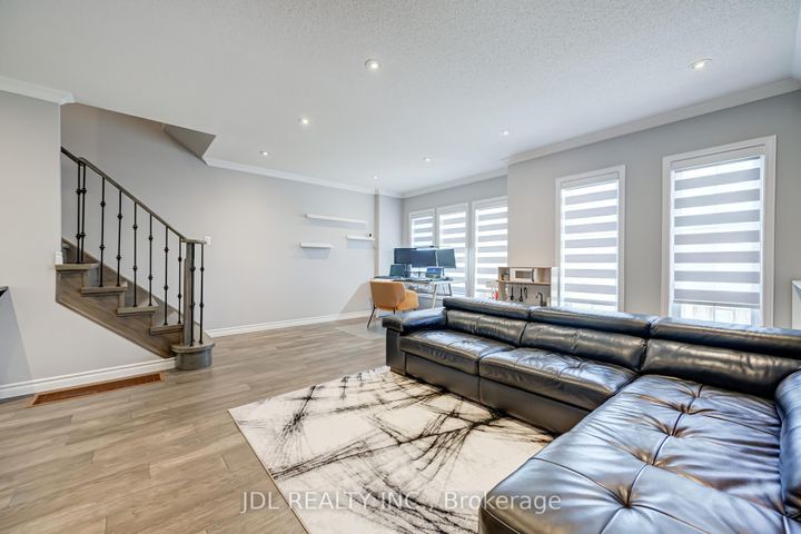 Photo 11 at 103 Thoroughbred Way, Berczy, Markham
