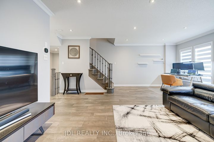 Photo 12 at 103 Thoroughbred Way, Berczy, Markham