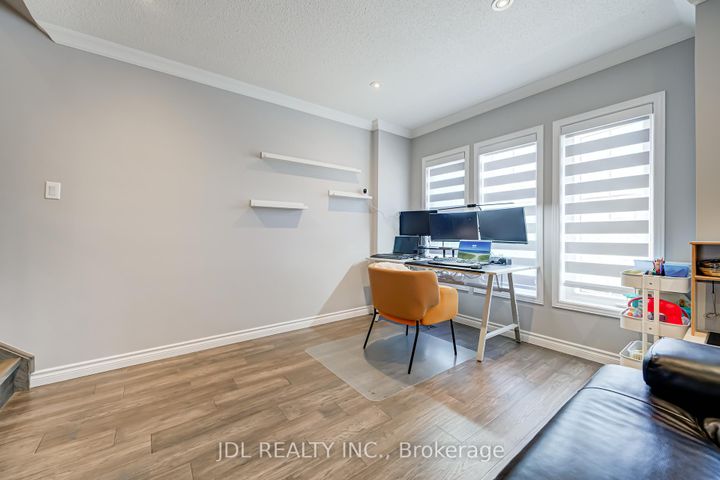 Photo 13 at 103 Thoroughbred Way, Berczy, Markham