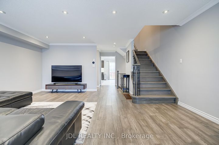 Photo 14 at 103 Thoroughbred Way, Berczy, Markham