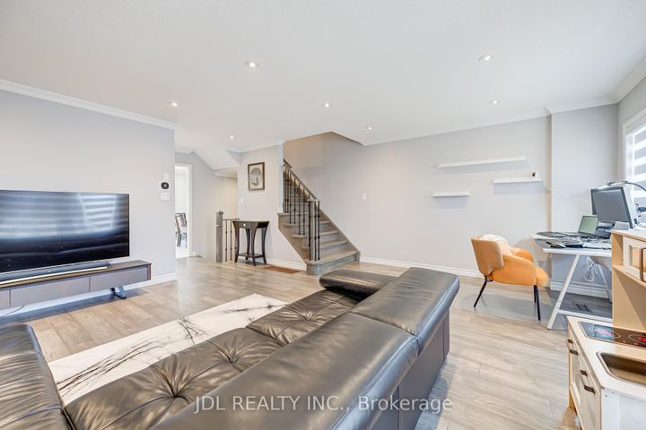 Photo 15 at 103 Thoroughbred Way, Berczy, Markham