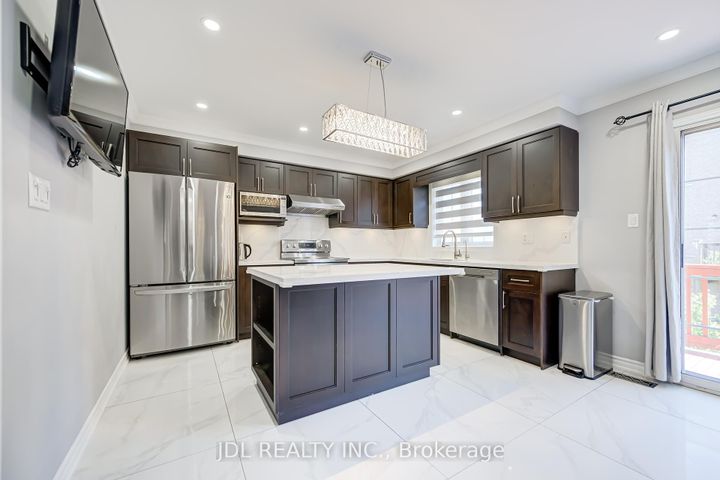 Photo 17 at 103 Thoroughbred Way, Berczy, Markham