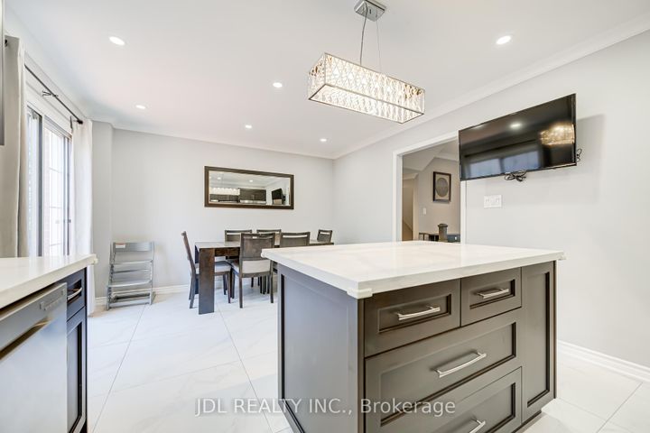 Photo 21 at 103 Thoroughbred Way, Berczy, Markham
