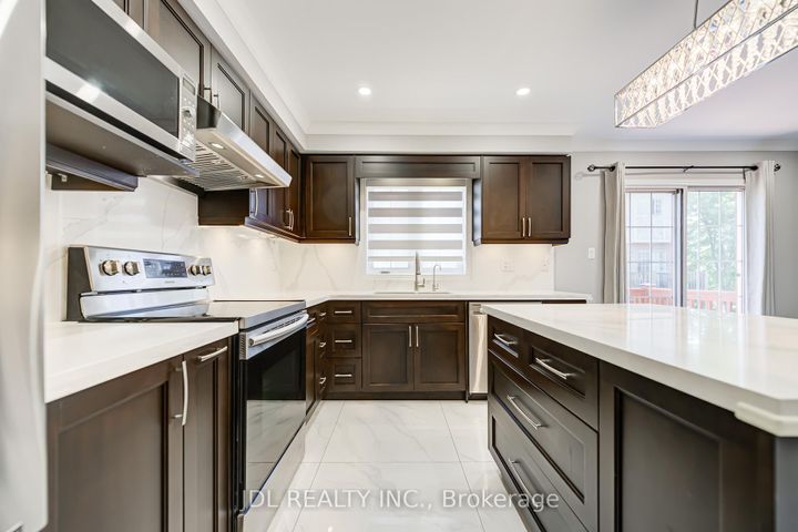 Photo 23 at 103 Thoroughbred Way, Berczy, Markham