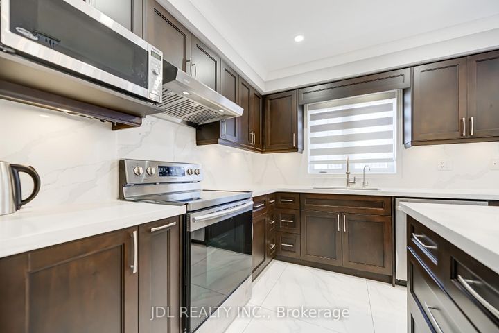 Photo 24 at 103 Thoroughbred Way, Berczy, Markham