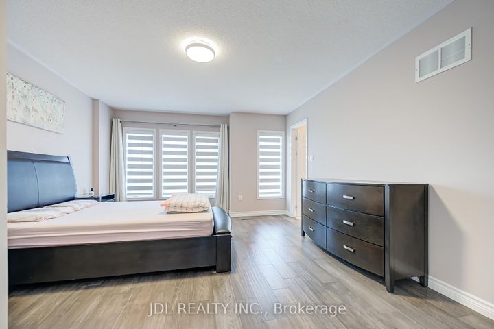 Photo 27 at 103 Thoroughbred Way, Berczy, Markham