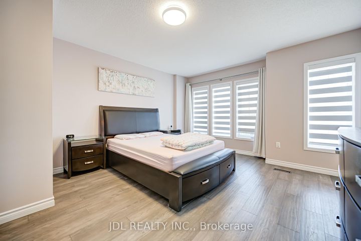 Photo 28 at 103 Thoroughbred Way, Berczy, Markham