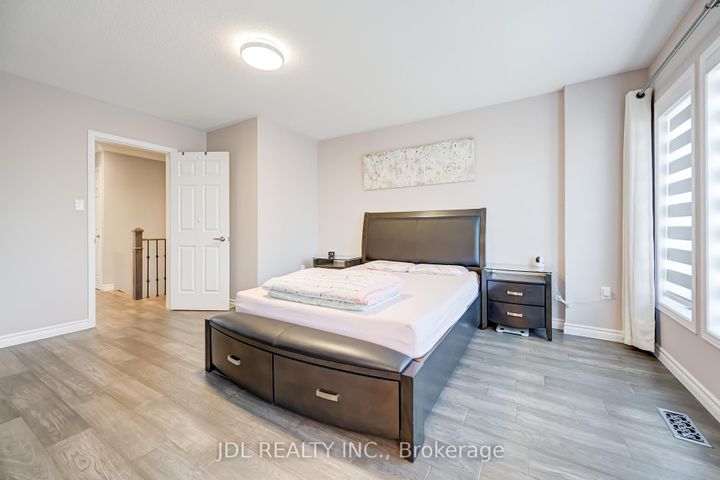 Photo 29 at 103 Thoroughbred Way, Berczy, Markham