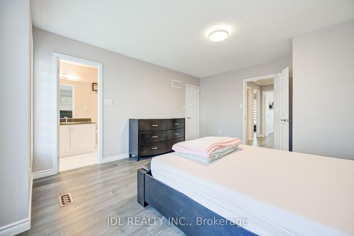 Photo 30 at 103 Thoroughbred Way, Berczy, Markham