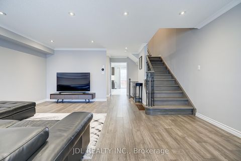 Photo 14 at 103 Thoroughbred Way, Berczy, Markham