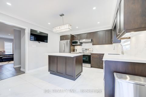 Photo 18 at 103 Thoroughbred Way, Berczy, Markham