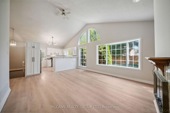 Photo 13 at 102 Yorkminster Road, Windfields, Toronto