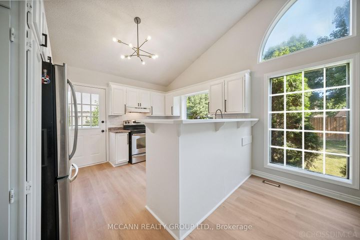 Photo 15 at 102 Yorkminster Road, Windfields, Toronto