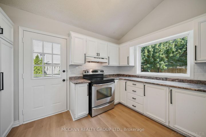 Photo 16 at 102 Yorkminster Road, Windfields, Toronto