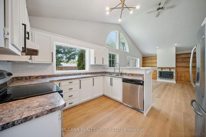 Photo 17 at 102 Yorkminster Road, Windfields, Toronto