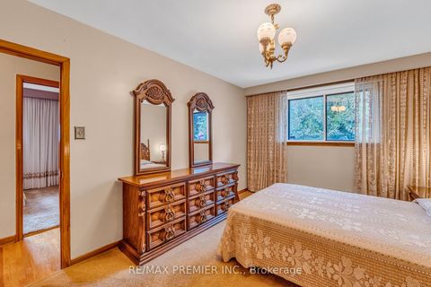 Photo 17 at 91 Hucknall Road, York University Heights, Toronto