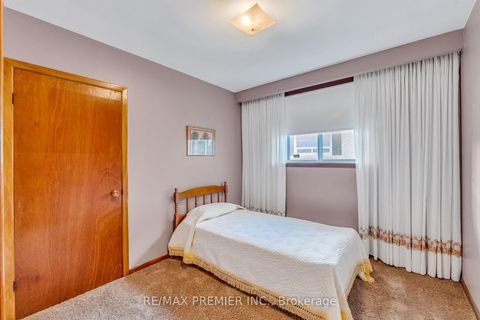 Photo 20 at 91 Hucknall Road, York University Heights, Toronto