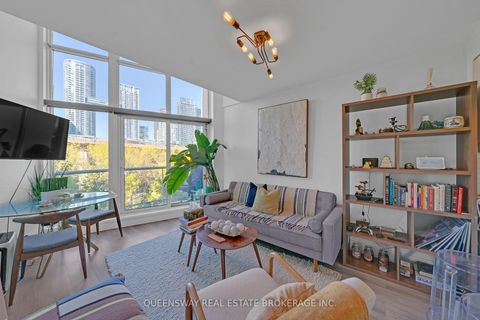 Photo 4 at 429 - 550 Queens Quay W, Waterfront Communities C1, Toronto