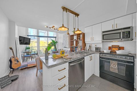 Photo 11 at 429 - 550 Queens Quay W, Waterfront Communities C1, Toronto