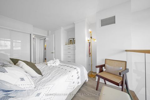 Photo 18 at 429 - 550 Queens Quay W, Waterfront Communities C1, Toronto