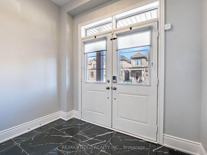 Photo 4 at 105 Boathouse Road, Northwest Brampton, Brampton