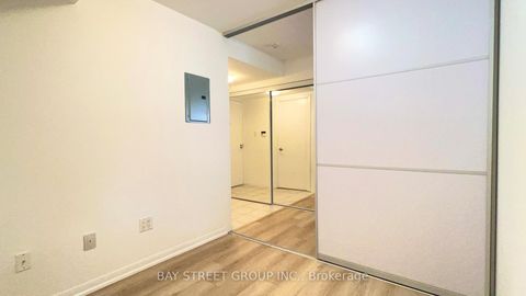 Photo 10 at 508 - 38 Grenville Street, Bay Street Corridor, Toronto