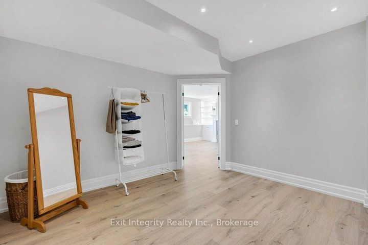 Photo 10 at 407 Harrisburg Road, Rural Flamborough, Hamilton