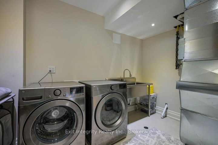 Photo 12 at 407 Harrisburg Road, Rural Flamborough, Hamilton