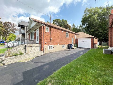 Photo 3 at 27 Rensburg Drive, Ionview, Toronto