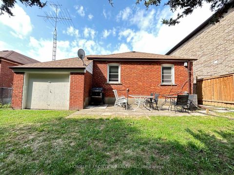 Photo 4 at 27 Rensburg Drive, Ionview, Toronto