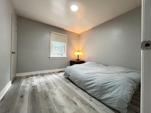 Photo 18 at 27 Rensburg Drive, Ionview, Toronto