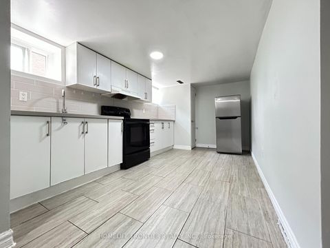 Photo 26 at 27 Rensburg Drive, Ionview, Toronto