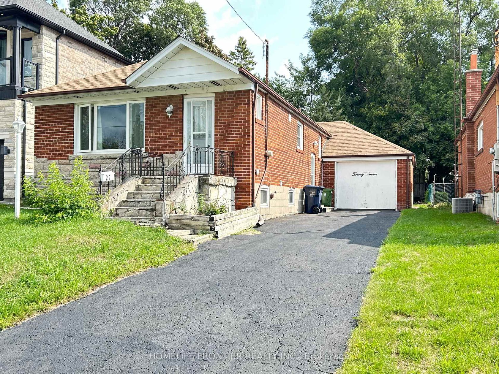 27 Rensburg Drive, Ionview, Toronto by Loree Meneguzzi Real Estate 27 Rensburg Drive, Ionview, Toronto