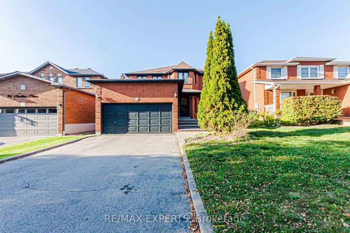Photo 3 at 100 Nimbus Place, East Woodbridge, Vaughan