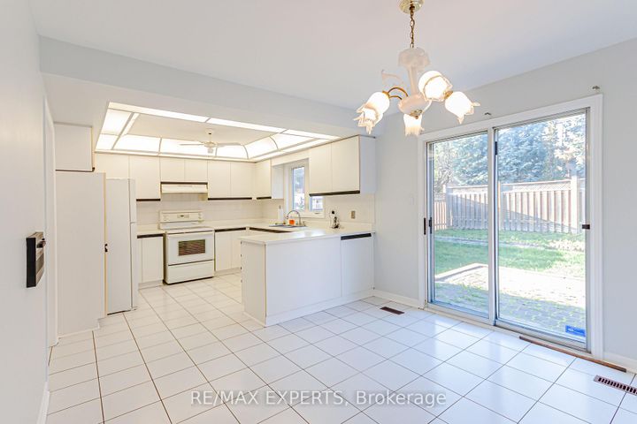 Photo 32 at 100 Nimbus Place, East Woodbridge, Vaughan