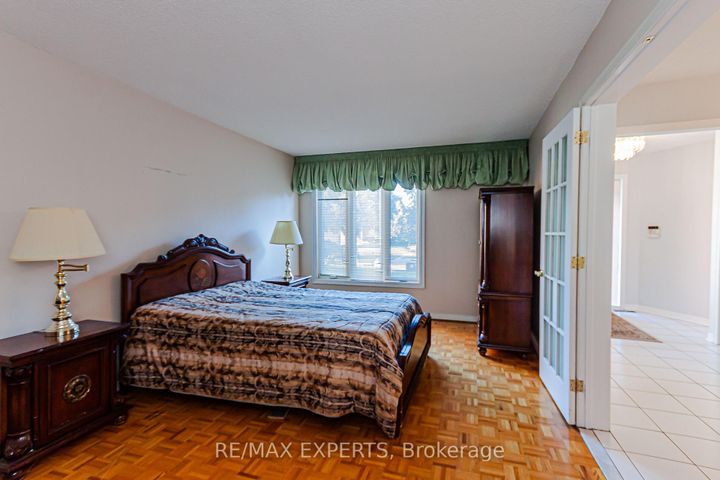 Photo 38 at 100 Nimbus Place, East Woodbridge, Vaughan