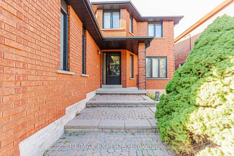Photo 4 at 100 Nimbus Place, East Woodbridge, Vaughan