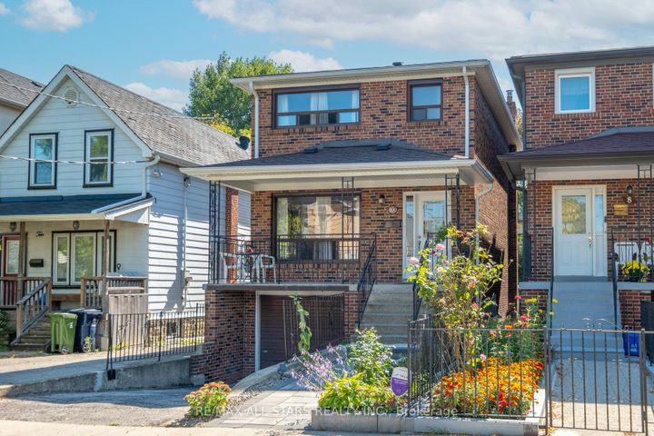 Photo 1 at 8A Ruthven Place, Smythe, Toronto