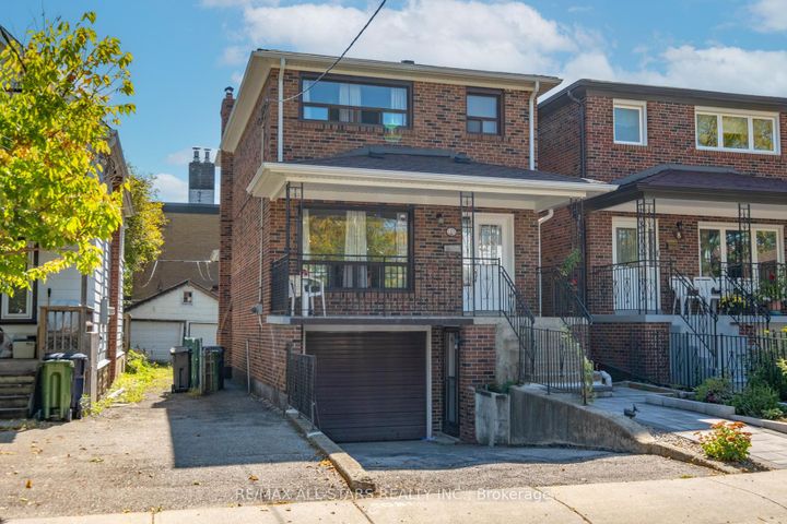 Photo 2 at 8A Ruthven Place, Smythe, Toronto