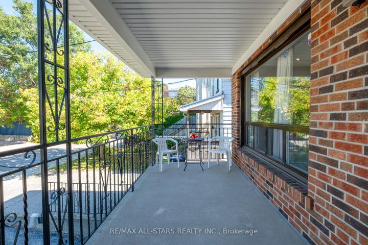 Photo 4 at 8A Ruthven Place, Smythe, Toronto
