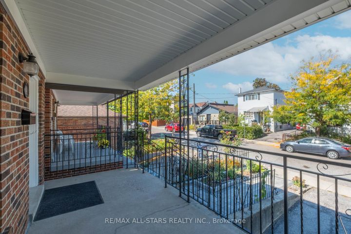 Photo 5 at 8A Ruthven Place, Smythe, Toronto