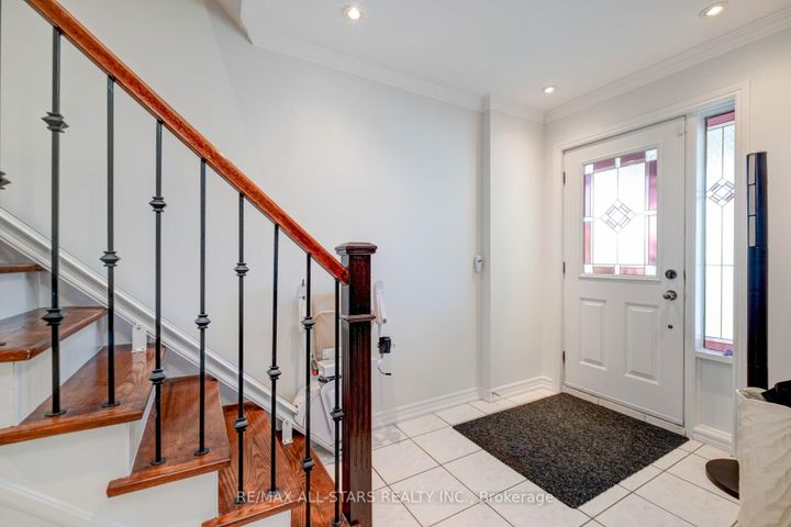 Photo 6 at 8A Ruthven Place, Smythe, Toronto