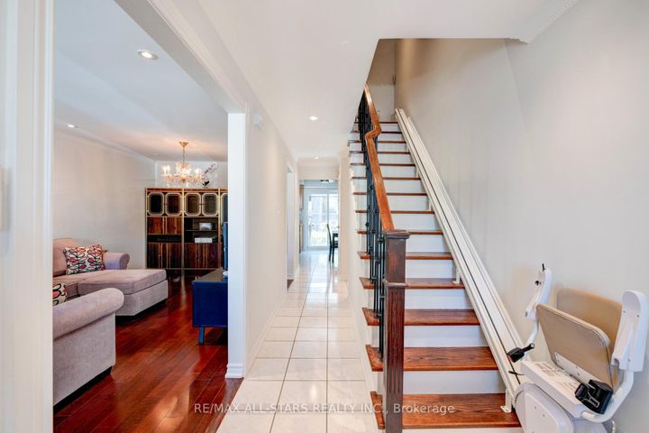 Photo 7 at 8A Ruthven Place, Smythe, Toronto