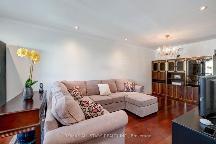 Photo 8 at 8A Ruthven Place, Smythe, Toronto